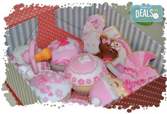 Сет от празнични сладкиши за бебешко парти от сладкарница Пчела - 6 декорирани захарни мъфина и 6 декорирани бисквитки в луксозна подаръчна кутия! - Снимка 6