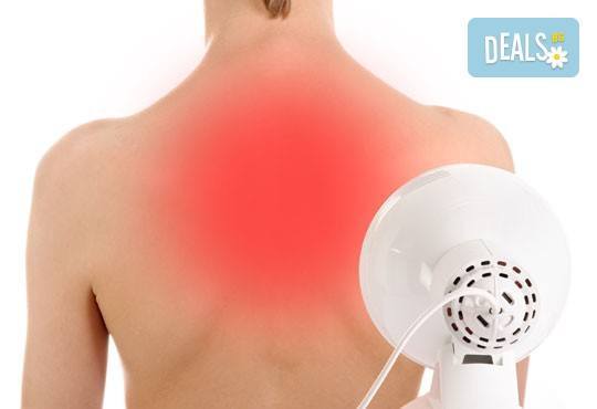 Лечебна нагревка с инфрачервена лампа и болкоуспoкояващ масаж на гръб - 1/3/5 процедури в студио за красота Giro! - Снимка 1