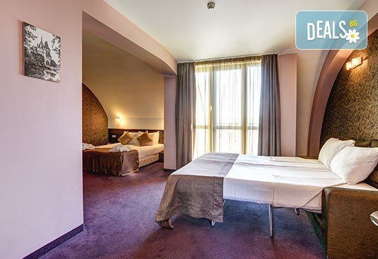 Свети Валентин в хотел Будапеща 3* в София! 1 нощувка с английска закуска и романтична вечеря за двама, кутия шоколадови бонбони и бутилка вино! - Снимка 6