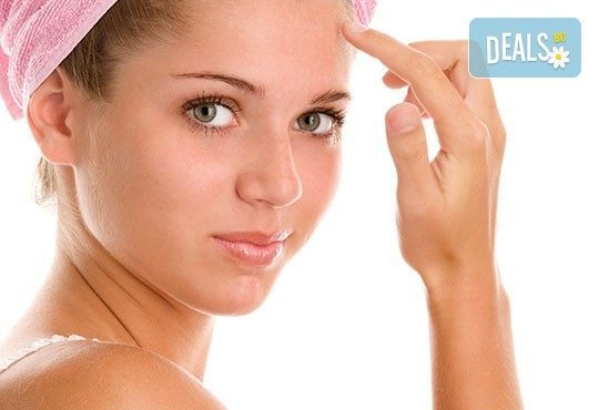 Терапия с червена LED светлина за лечение на акне и подмладяване, подарък: йонна детоксикация в салон Чармо в Редута! - Снимка 1