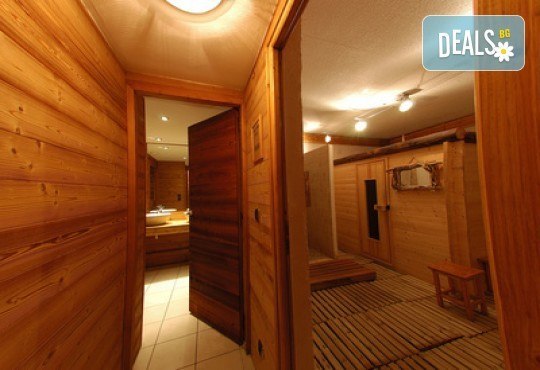 Отделете си време за релакс и красота! Вземете 120 минутен Спа микс - Сауна и релаксиращ масаж на цяло тяло в Център Beauty and Relax, Варна! - Снимка 1