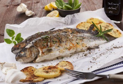 Полезните Омега-3! ДВЕ порции риба: пъстърва или норвежка скумрия (пържена/ печена) + картофки за гарнитура в р-т Balito
