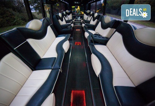 За една незабравима вечер! Наем на пътуващ Party Bus за 1 или 2 часа с 32 седящи места и еротична шоу програма! - Снимка 5