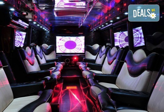 За една незабравима вечер! Наем на пътуващ Party Bus за 1 или 2 часа с 32 седящи места и еротична шоу програма! - Снимка 3