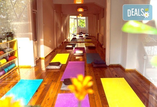 Релаксирайте и се избавете от болките със 70-минутен лечебен масаж на цяло тяло в Йога и масажи Айя! - Снимка 6