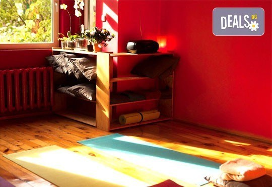 Отпуснете се с 60-минутен класически масаж на цяло тяло със 100% натурални етерични масла в Йога и масажи Айя! - Снимка 7