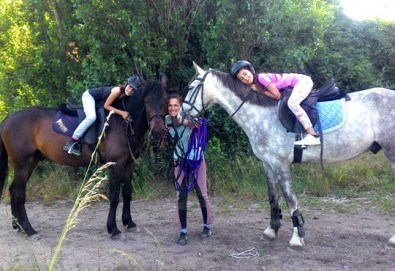 45-минутен урок по конна езда за начинаещи или за напреднали на манеж от Езда София в конна база Хан Аспарух!
