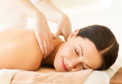 Релаксирайте и се избавете от болките със 70-минутен лечебен масаж на цяло тяло в Йога и масажи Айя!