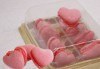 Сладък подарък за Свети Валентин! 2 или 8 френски макарона с форма на сърце в луксозна кутийка от сладкарница Сладост! - thumb 1