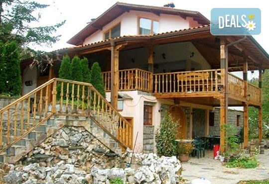 14-ти февруари с Теньо Гогов и музика на живо в Бадемовата къща, Панчарево! Куверт за един човек с празнично меню! - Снимка 2