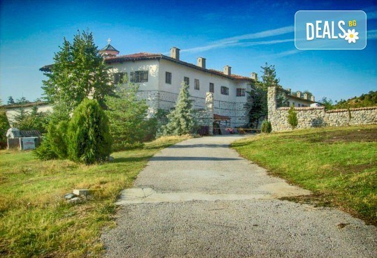Еднодневна екскурзия до Мелник, Рупите и Роженски манастир, транспорт и екскурзовод от Фреш Холидей! - Снимка 4