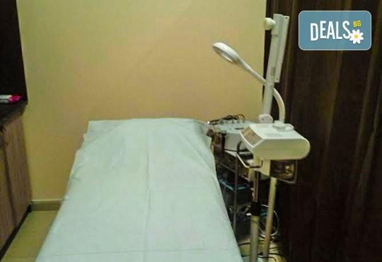 Класическо почистване на лице в 11 стъпки, кола маска на горна устна и оформяне на вежди в салон за красота АБ! - Снимка 4