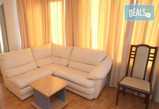 Дипломатически клуб Глория Палас Ви кани на празнична вечеря по случай 8-ми Март! Богато четиристепенно меню, латино танцьори, DJ програма с DJ DANNY, нощувка и много романтика - Снимка 18