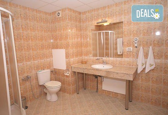 Дипломатически клуб Глория Палас Ви кани на празнична вечеря по случай 8-ми Март! Богато четиристепенно меню, латино танцьори, DJ програма с DJ DANNY, нощувка и много романтика - Снимка 15