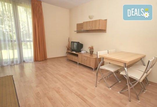 Дипломатически клуб Глория Палас Ви кани на празнична вечеря по случай 8-ми Март! Богато четиристепенно меню, латино танцьори, DJ програма с DJ DANNY, нощувка и много романтика - Снимка 20