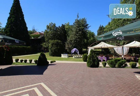 Дипломатически клуб Глория Палас Ви кани на празнична вечеря по случай 8-ми Март! Богато четиристепенно меню, латино танцьори, DJ програма с DJ DANNY, нощувка и много романтика - Снимка 4