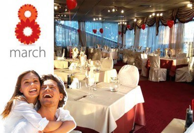 Дипломатически клуб Глория Палас Ви кани на празнична вечеря по случай 8-ми Март! Богато четиристепенно меню, латино танцьори, DJ програма с DJ DANNY, нощувка и много романтика