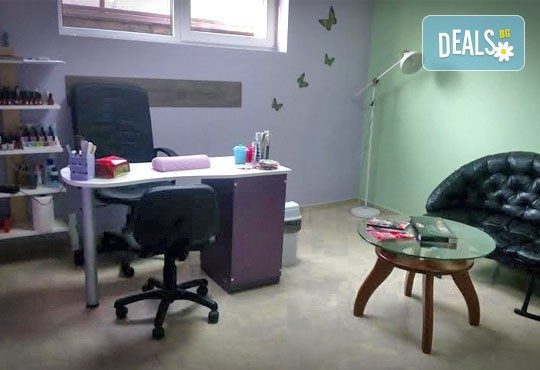 С красив маникюр всеки ден!Изграждане и поддържане на ноктопластика с гел в салон Бели Дунав! - Снимка 4
