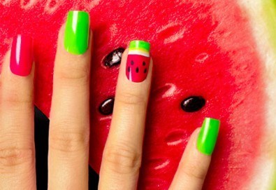 Бъдете в крак с модата! Маникюр с гел лак, добавете и 2 декорации в салон Бели Дунав!