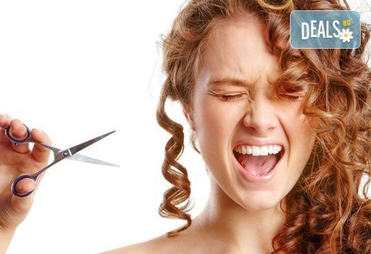 Подстригване, масажно измиване на косата, подхранваща маска и оформяне със сешоар по избор в студио за красота Лили, Варна! - Снимка 1