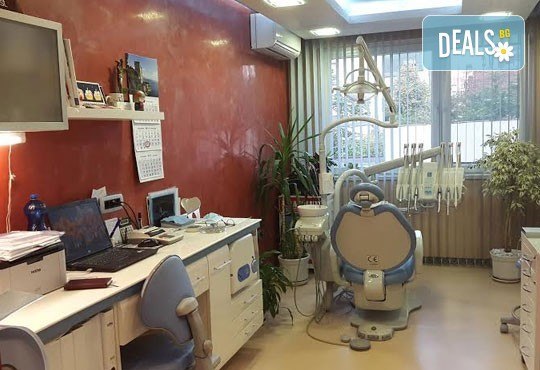 Почистване на зъбен камък и плака с ултразвук, полиране с Air Flow, бонус обстоен стоматологичен преглед от д-р Джорджев - Снимка 2