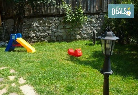 Романтика през пролетта в Банско! 4 нощувки и 1 бонус в Кралев двор 3* със закуски и вечеря, бутилка вино и плодове! - Снимка 8