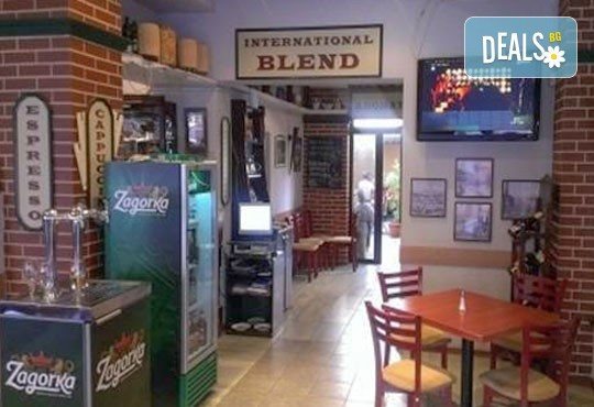 Апетитно в Balito! Две порции пресен телешки суджук на скара или свински каренца + гарнитура картофки и зеле с моркови - Снимка 3