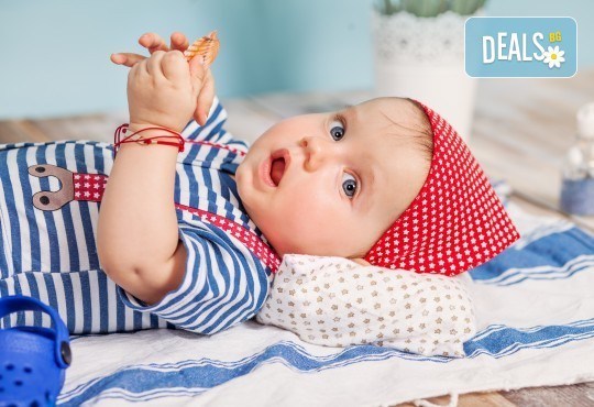 Бебешка и семейна фотосесия в студио с 12 обработени кадъра от Приказните снимки! - Снимка 11