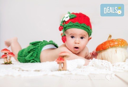 Бебешка и семейна фотосесия в студио с 12 обработени кадъра от Приказните снимки! - Снимка 2