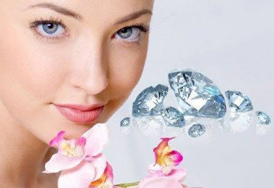 Освежаваща терапия за блестящ вид с диамантено микродермабразио, ултразвук и козметичен масаж от Салон за красота Мелани