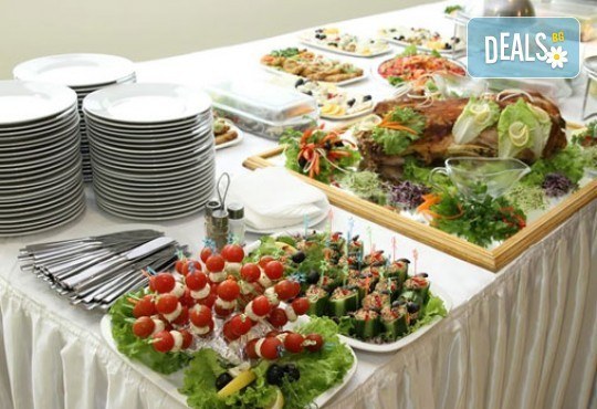 90 броя хапки с ароматен крем и пушена сьомга, прошуто, моцарела и чери домати и френски сирена от Густос Кетъринг! - Снимка 3