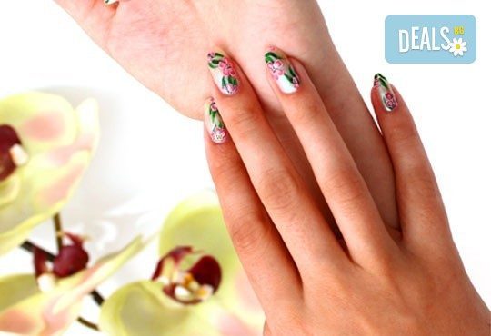 Цветни нокти! Арт маникюр с арома продукти, лак SNB и 2 рисувани декорации от Point nails! - Снимка 1