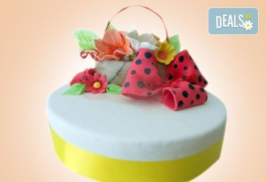 Празнична торта Честито кумство с пъстри цветя, дизайн сърце или златни орнаменти от Сладкарница Джорджо Джани - Снимка 19