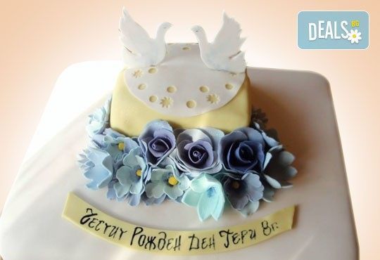 Празнична торта Честито кумство с пъстри цветя, дизайн сърце или златни орнаменти от Сладкарница Джорджо Джани - Снимка 17