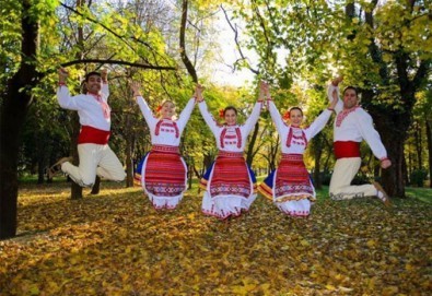 Запознайте се с автентичния български фолклор! 5 посещения за народни танци, зала по избор, клуб за народни танци Хороводец