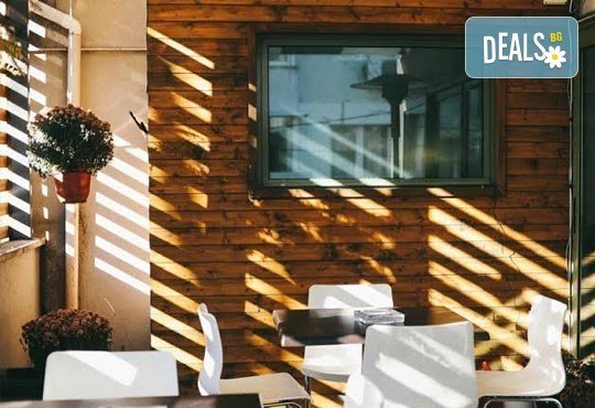 Насладете се на традиционно българско меню - шопска салата и свински шишчета в ресторант MFusion, Варна! - Снимка 4