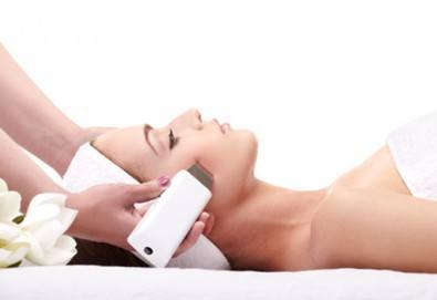 Безболезнено ултразвуково почистване на лице + маска според нуждите на кожата в студио за красота ''Ma Belle''!