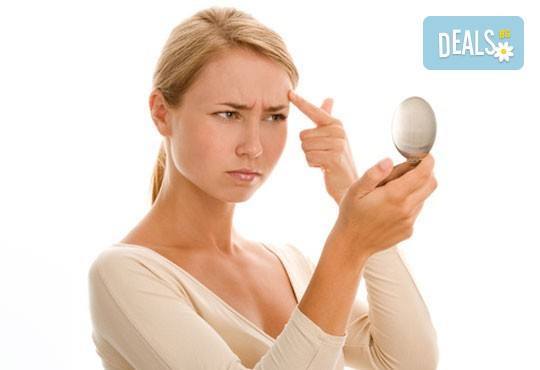 Подарете си филър за устни или попълване на бръчки с хиалуронова киселина в Дерматокозметични центрове Енигма! - Снимка 2