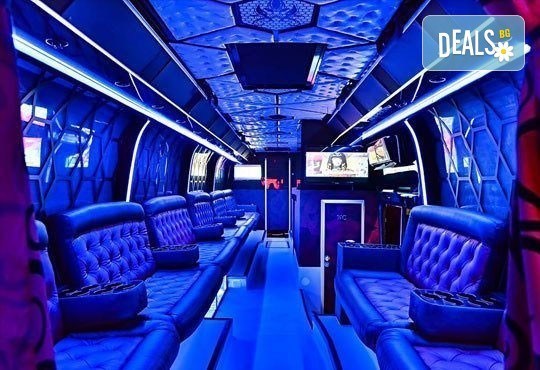 Само сега! 1 час в компанията на 3 уникални танцьорки с парти бус Night Angels, бутилка уиски и 10 безалкохолни напитки - Снимка 6