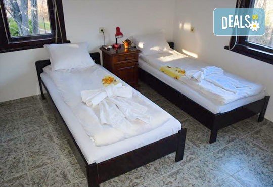 Почивка през април в Троянския балкан! 2 или 3 нощувки в уютни къщички, хотел Света гора, с. Орешак! - Снимка 5