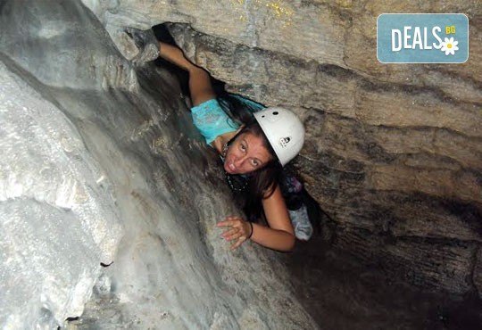 Октомврийски екстремен ден в района на пещера Проходна: бънджи скок, алпийски рапел, скално катерене и още от Ax! Sports - Снимка 8