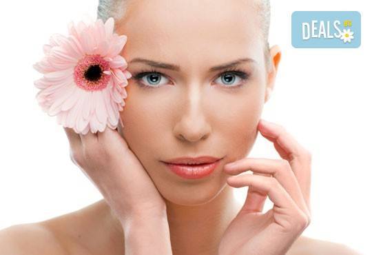 SPA day пакет с класически масаж на гръб, терапия за лице, педикюр и подарък - продукт за лице от Studio 88 Deluxe! - Снимка 2