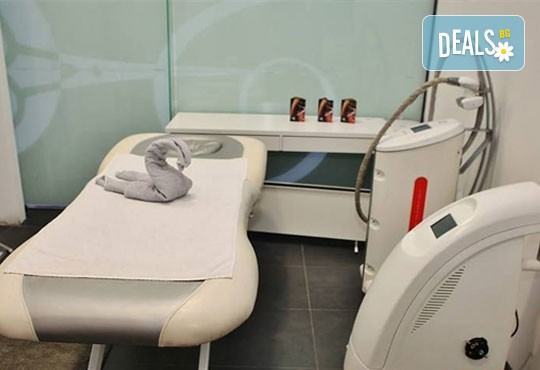 SPA day пакет с класически масаж на гръб, терапия за лице, педикюр и подарък - продукт за лице от Studio 88 Deluxe! - Снимка 6