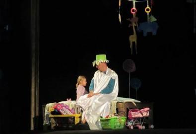 Два билета на цената на един за Любопитното слонче на 11.04. от 19ч, камерна сцена, театър Сълза и Смях