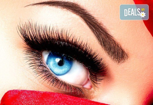 Възползвайте се от най-новата технология за сгъстяване! Поставяне на 3D мигли от естествен косъм в студио Vintage Dolls! - Снимка 1