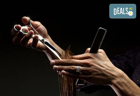 Нова прическа! Боядисване с боя на клиента, подстригване, кератинова терапия и прическа със сешоар в салон Diva! - Снимка 2