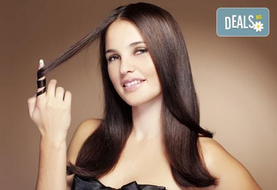 Искате промяна! Нова прическа - букли с преса или маша, различна визия - изправяне с преса в Салон Studio V, Пловдив! - Снимка 1