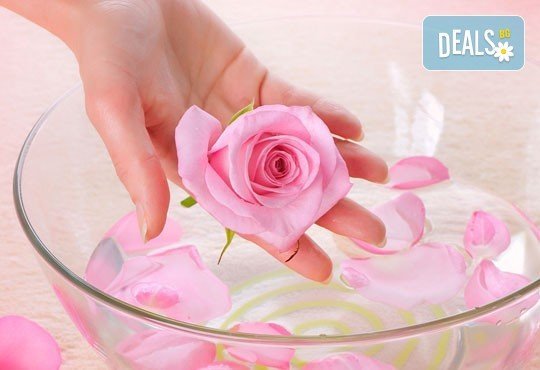 За красиви ръце! Маникюр с Роза Дамасцена и гел лак SNB от Point nails! - Снимка 1