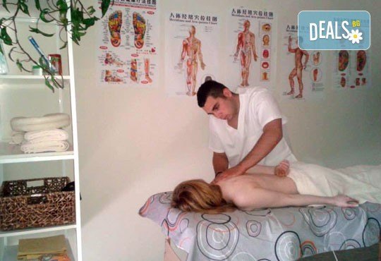 Избавете се от болката! Лечебен масаж от професионален кинезитерапевт при дискова херния в студио за масажи Samadhi! - Снимка 5