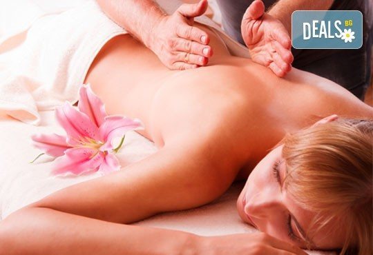 Избавете се от болката! Лечебен масаж от професионален кинезитерапевт при дискова херния в студио за масажи Samadhi! - Снимка 3